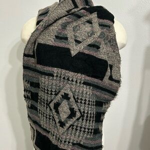 Geometric Patterned Black and Gray Scarf